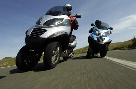 Piaggio MP3: Two front wheels - a revolutionary concept